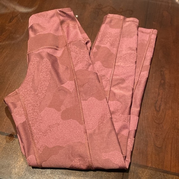 The North Face Women's Motivation High Rise Leggings in Camo Print size Small - Picture 7 of 12